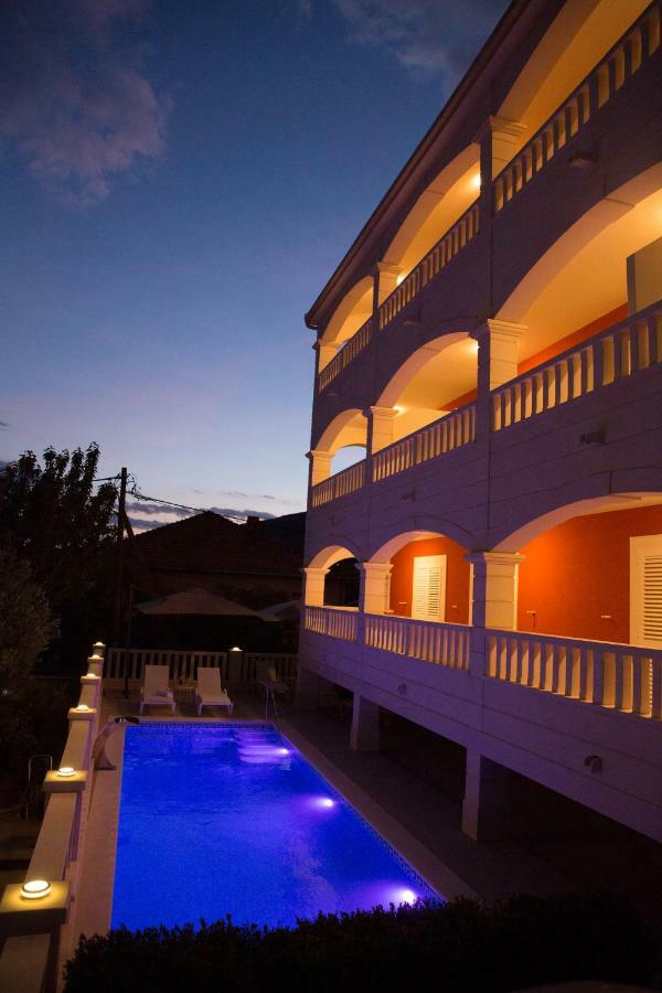 Villa Apartments Art トロギール エクステリア 写真
